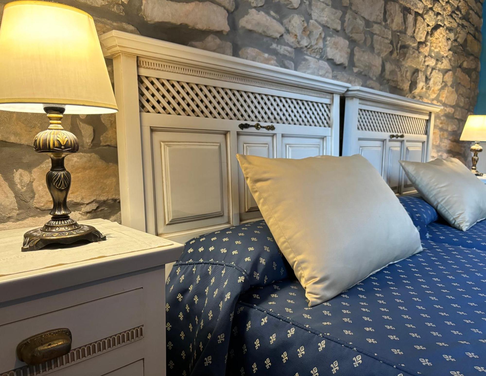 Hotel Casona Los Caballeros Сантильяна-дель-Мар Экстерьер фото