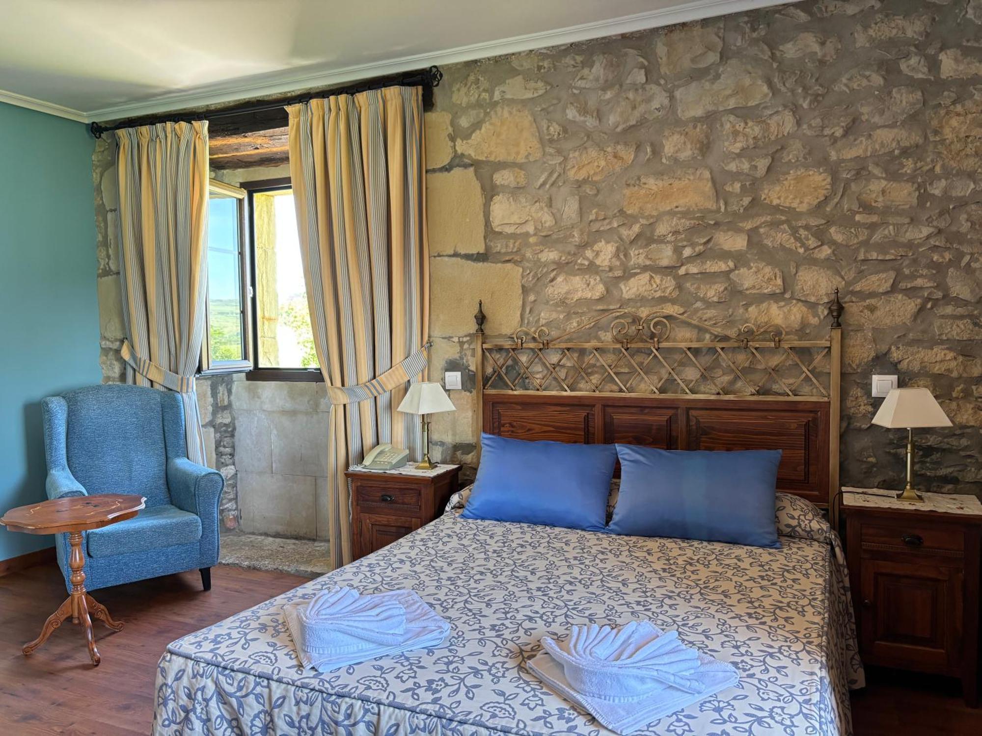Hotel Casona Los Caballeros Сантильяна-дель-Мар Экстерьер фото